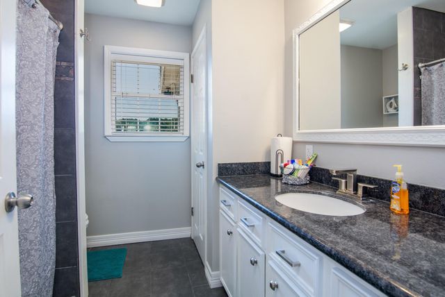 150 Edgewater Way, Point Blank, TX 77364