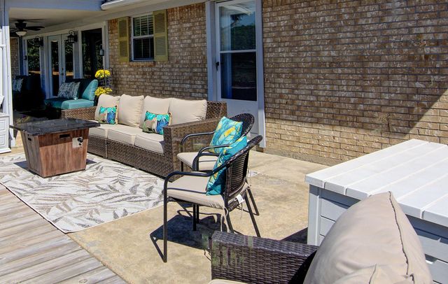 150 Edgewater Way, Point Blank, TX 77364