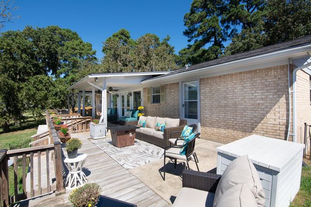 150 Edgewater Way, Point Blank, TX 77364