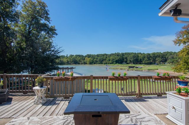 150 Edgewater Way, Point Blank, TX 77364