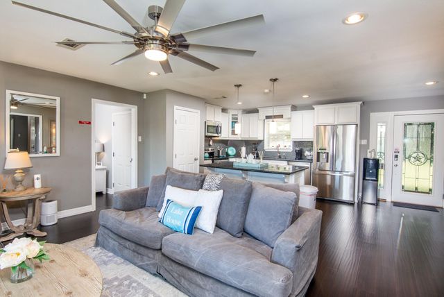 150 Edgewater Way, Point Blank, TX 77364