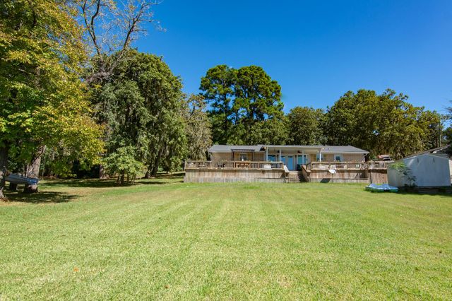 150 Edgewater Way, Point Blank, TX 77364