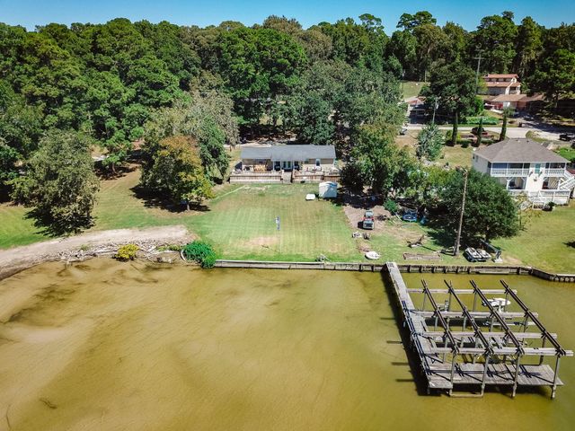 150 Edgewater Way, Point Blank, TX 77364