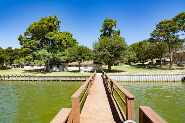 150 Edgewater Way, Point Blank, TX 77364