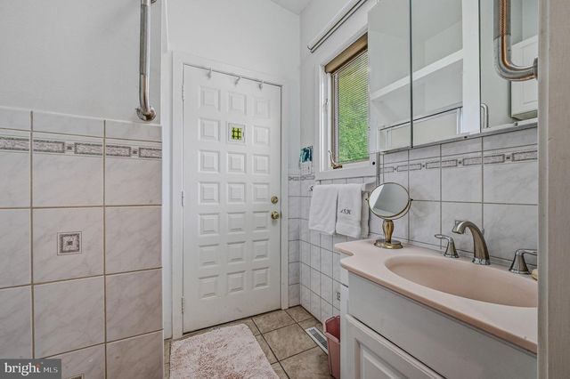 1405 CLIVE CIR, Wilmington, DE 19803
