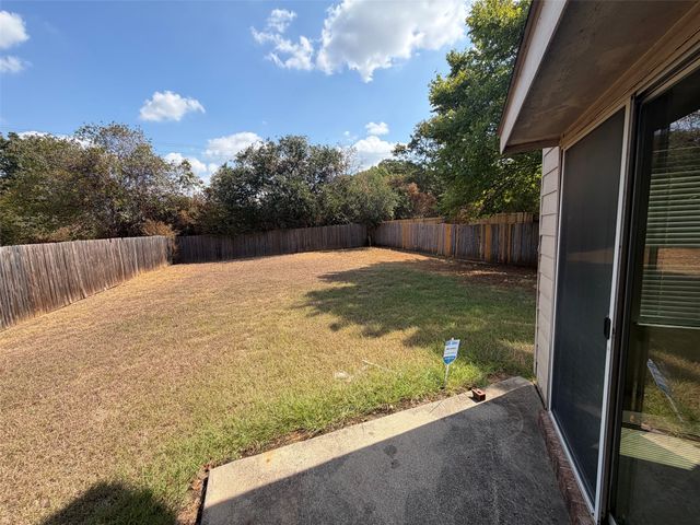 2329 Ash Grove Trail, Fort Worth, TX 76112