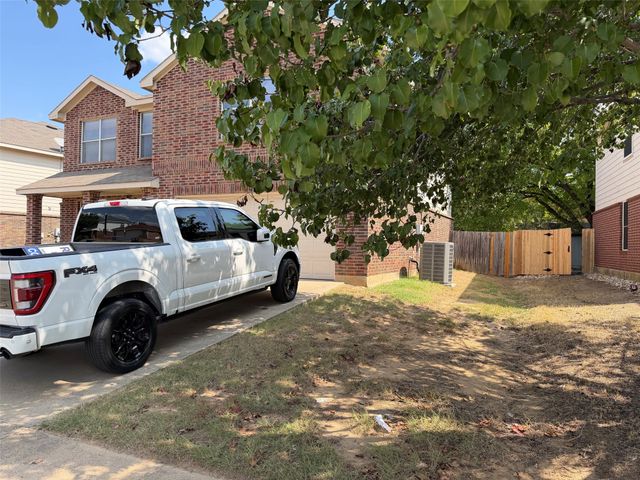 2329 Ash Grove Trail, Fort Worth, TX 76112