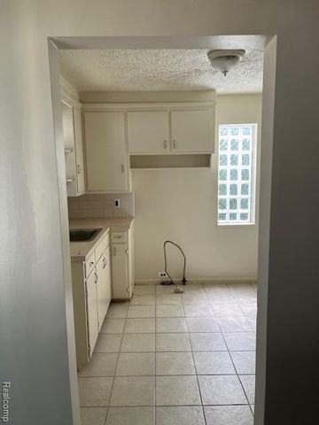 14532 Evergreen Road, Detroit, MI 48223