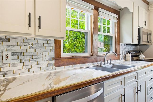 501 W 2nd Avenue, Lexington, NC 27292