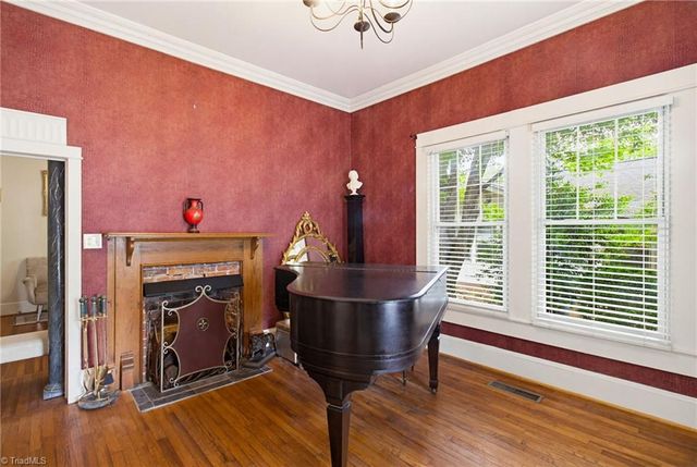 501 W 2nd Avenue, Lexington, NC 27292