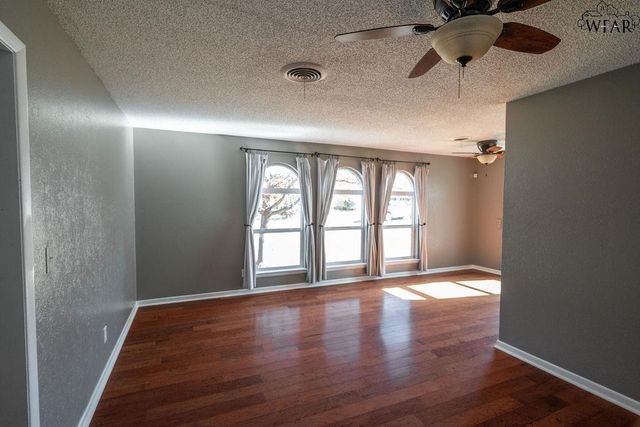 2404 PICADILLY LANE, Wichita Falls, TX 76309