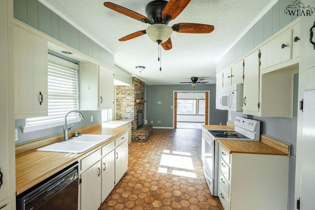 2404 PICADILLY LANE, Wichita Falls, TX 76309