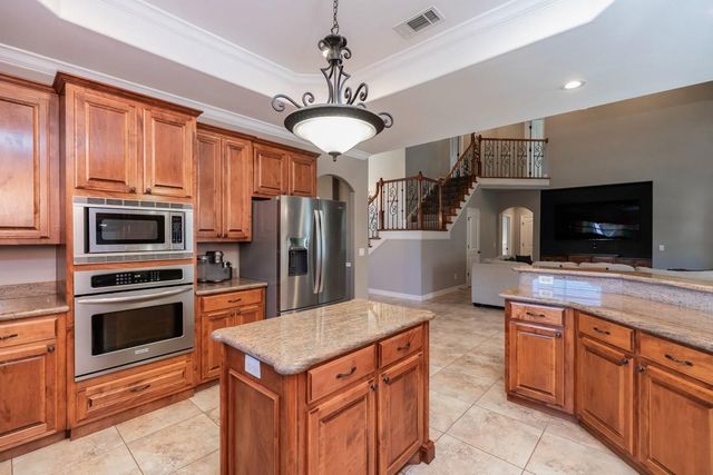 913 Doornbos Lane, Nederland, TX 77627