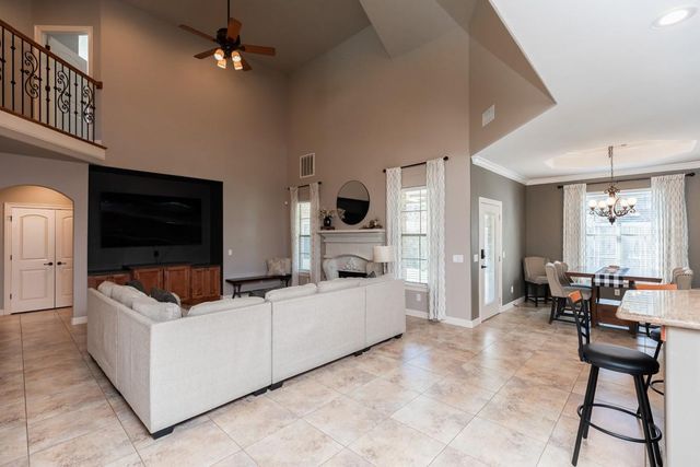 913 Doornbos Lane, Nederland, TX 77627