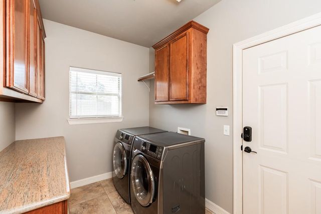 913 Doornbos Lane, Nederland, TX 77627