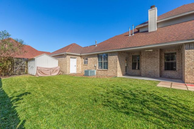 913 Doornbos Lane, Nederland, TX 77627