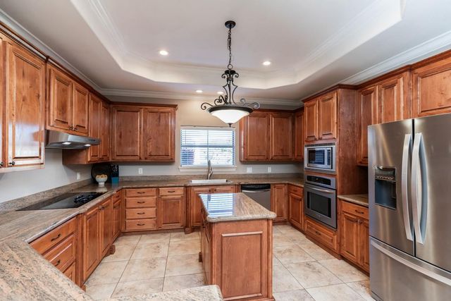 913 Doornbos Lane, Nederland, TX 77627