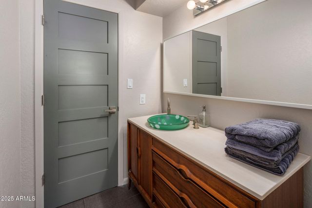 6802 E OAK Street, Scottsdale, AZ 85257