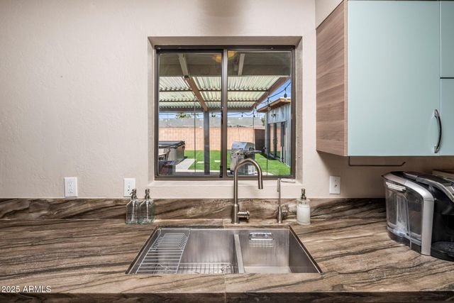 6802 E OAK Street, Scottsdale, AZ 85257