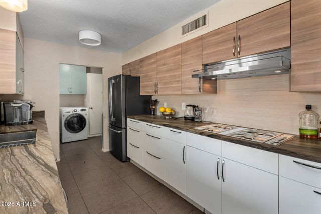 6802 E OAK Street, Scottsdale, AZ 85257