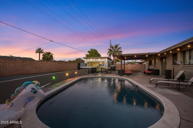 6802 E OAK Street, Scottsdale, AZ 85257