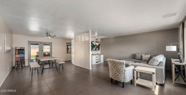 6802 E OAK Street, Scottsdale, AZ 85257