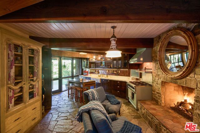 31875 Sea Level Drive, Malibu, CA 90265