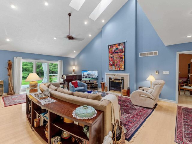 6916 Tonia Court, Evansville, IN 47710