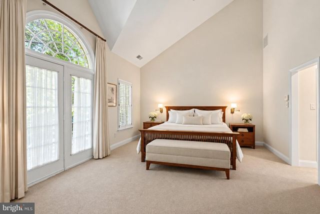 3915 HILLANDALE CT NW, Washington, DC 20007