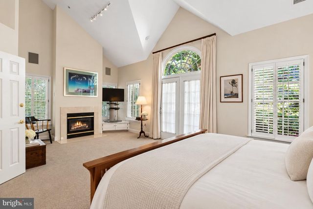 3915 HILLANDALE CT NW, Washington, DC 20007