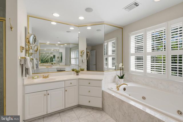 3915 HILLANDALE CT NW, Washington, DC 20007