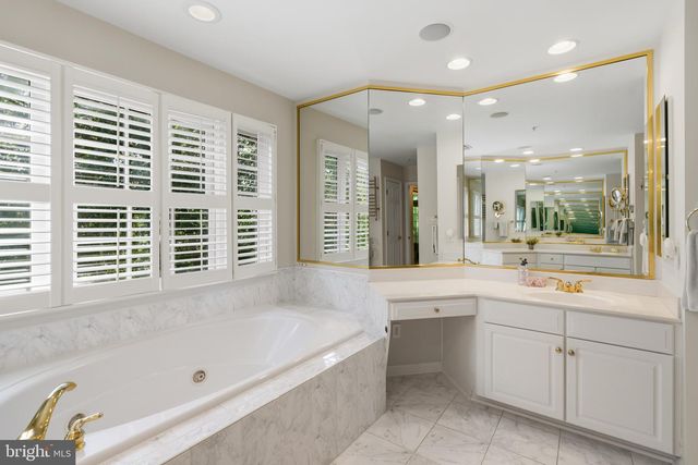 3915 HILLANDALE CT NW, Washington, DC 20007
