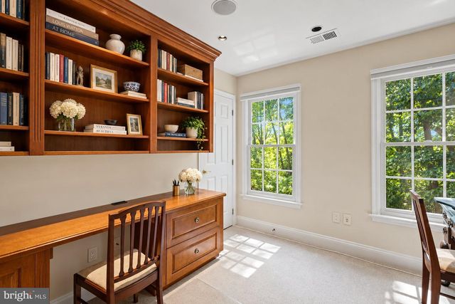 3915 HILLANDALE CT NW, Washington, DC 20007
