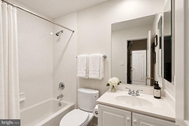 3915 HILLANDALE CT NW, Washington, DC 20007