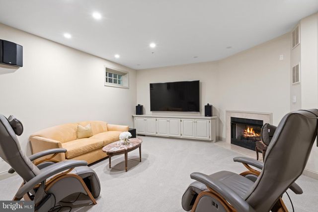 3915 HILLANDALE CT NW, Washington, DC 20007