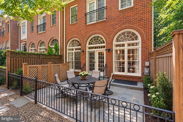 3915 HILLANDALE CT NW, Washington, DC 20007