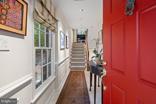 3915 HILLANDALE CT NW, Washington, DC 20007