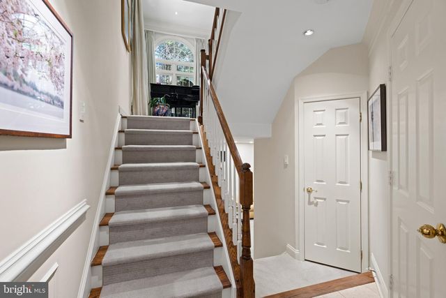 3915 HILLANDALE CT NW, Washington, DC 20007