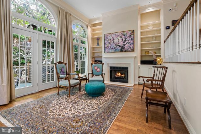 3915 HILLANDALE CT NW, Washington, DC 20007