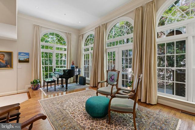 3915 HILLANDALE CT NW, Washington, DC 20007