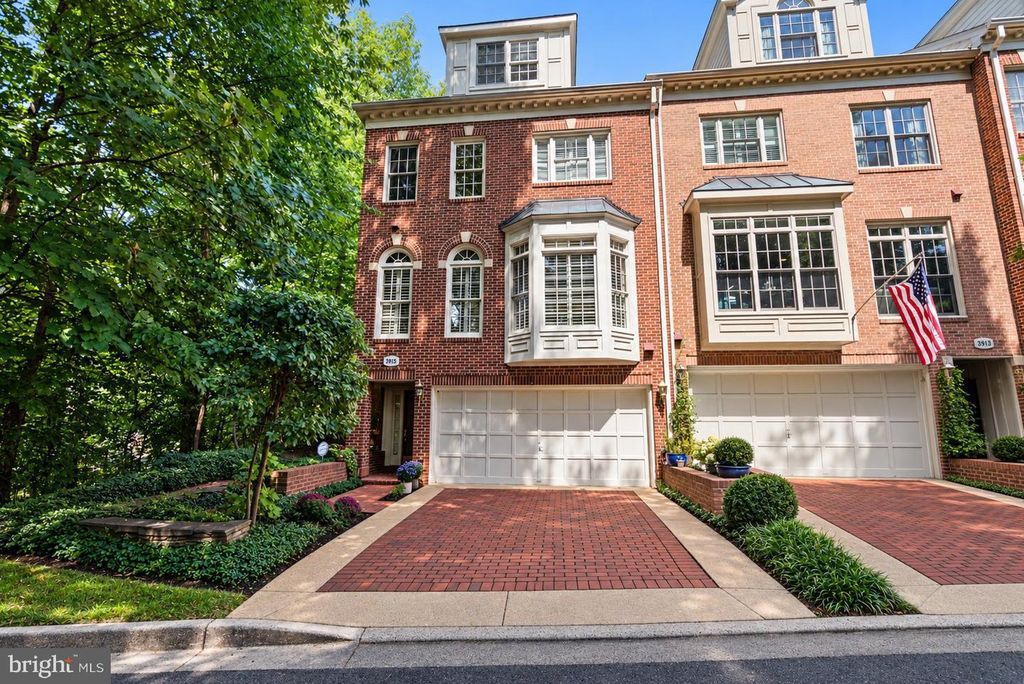 3915 HILLANDALE CT NW, Washington, DC 20007