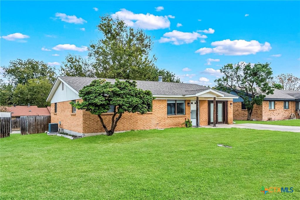 137 Lullwood Dr, New Braunfels, TX 78130