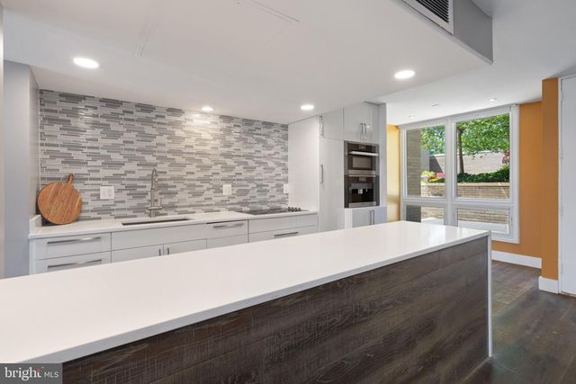 1620 CHIMNEY HOUSE RD, Reston, VA 20190