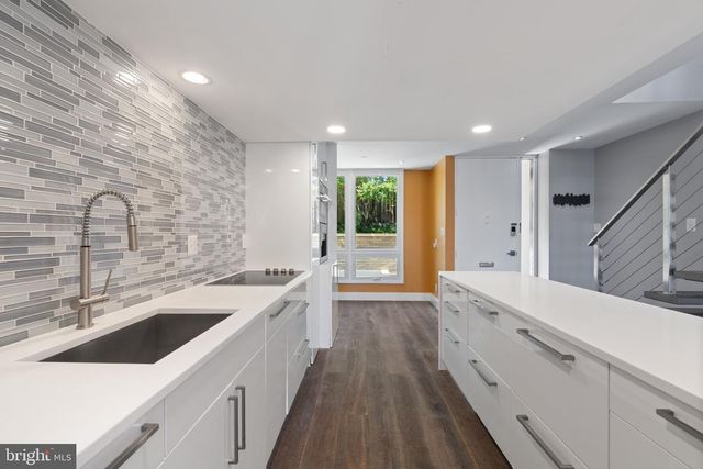 1620 CHIMNEY HOUSE RD, Reston, VA 20190