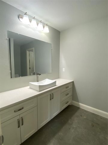 1004 S Armstrong Avenue, Denison, TX 75020