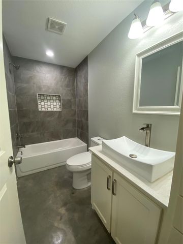 1004 S Armstrong Avenue, Denison, TX 75020