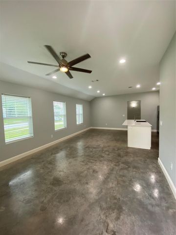 1004 S Armstrong Avenue, Denison, TX 75020