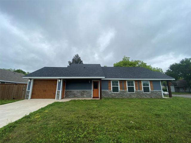 1004 S Armstrong Avenue, Denison, TX 75020