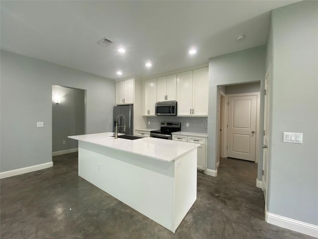 1004 S Armstrong Avenue, Denison, TX 75020