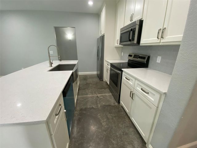 1004 S Armstrong Avenue, Denison, TX 75020